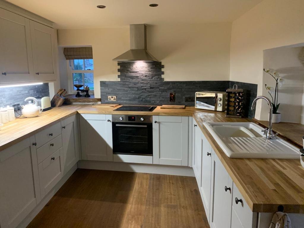 5 Star Cottage On The Green With Log Burner - Dog Friendly Austwick ภายนอก รูปภาพ